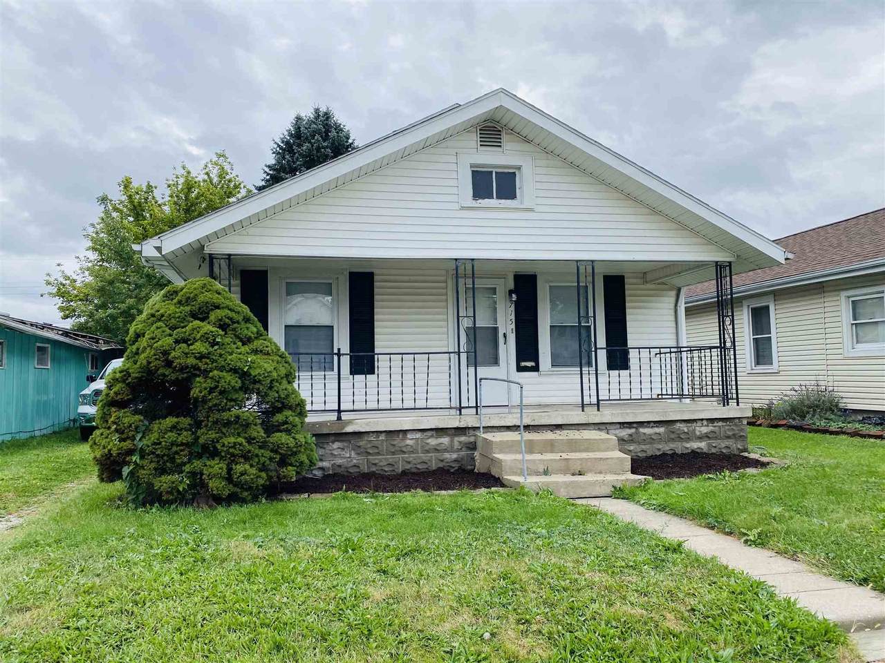 715 Broadway Street - Photo 1