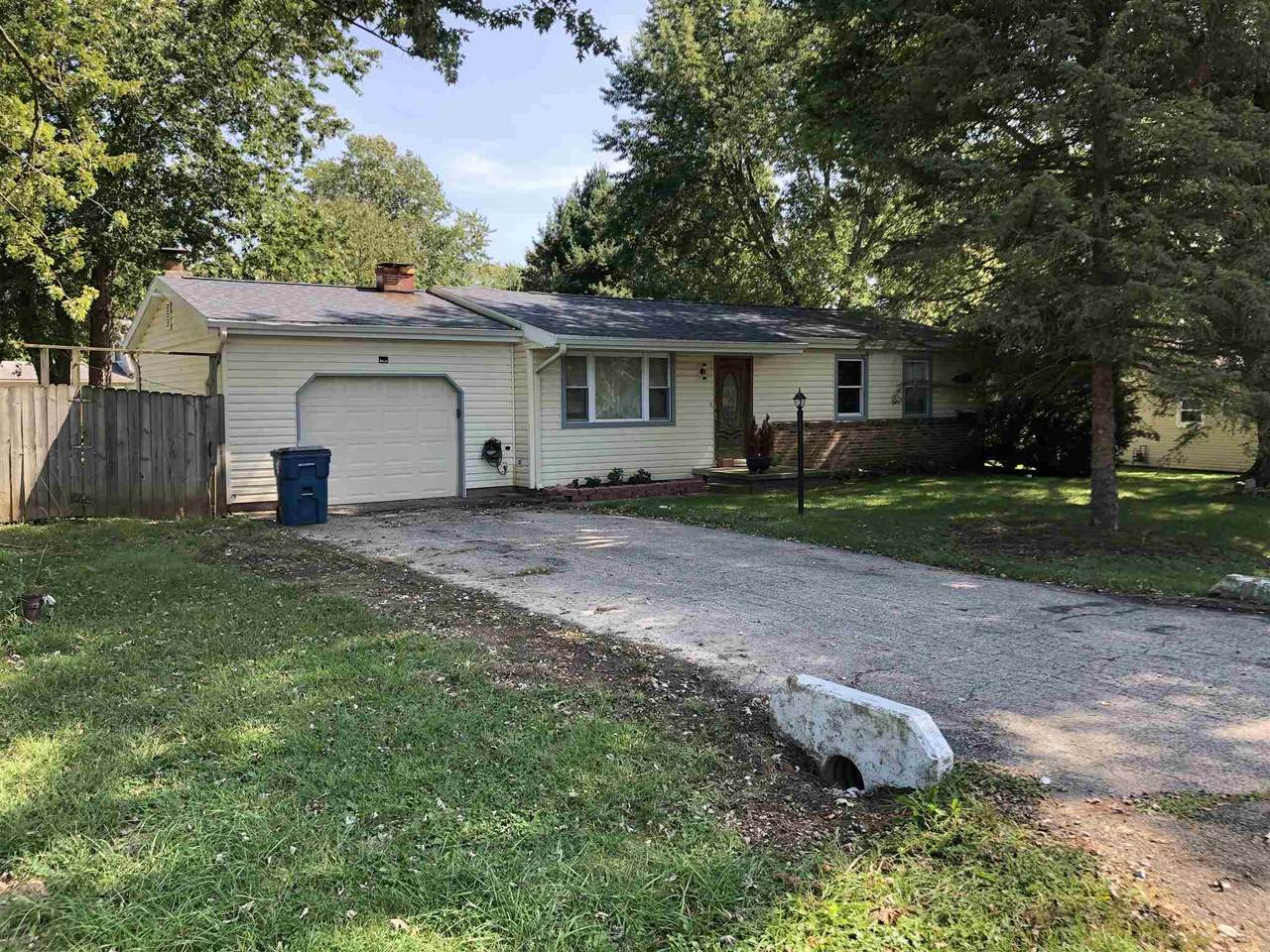 2112 North Court - Photo 1