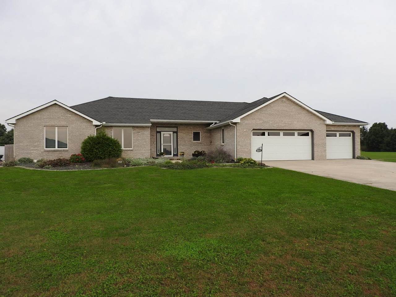 957 Echo Lane - Photo 1