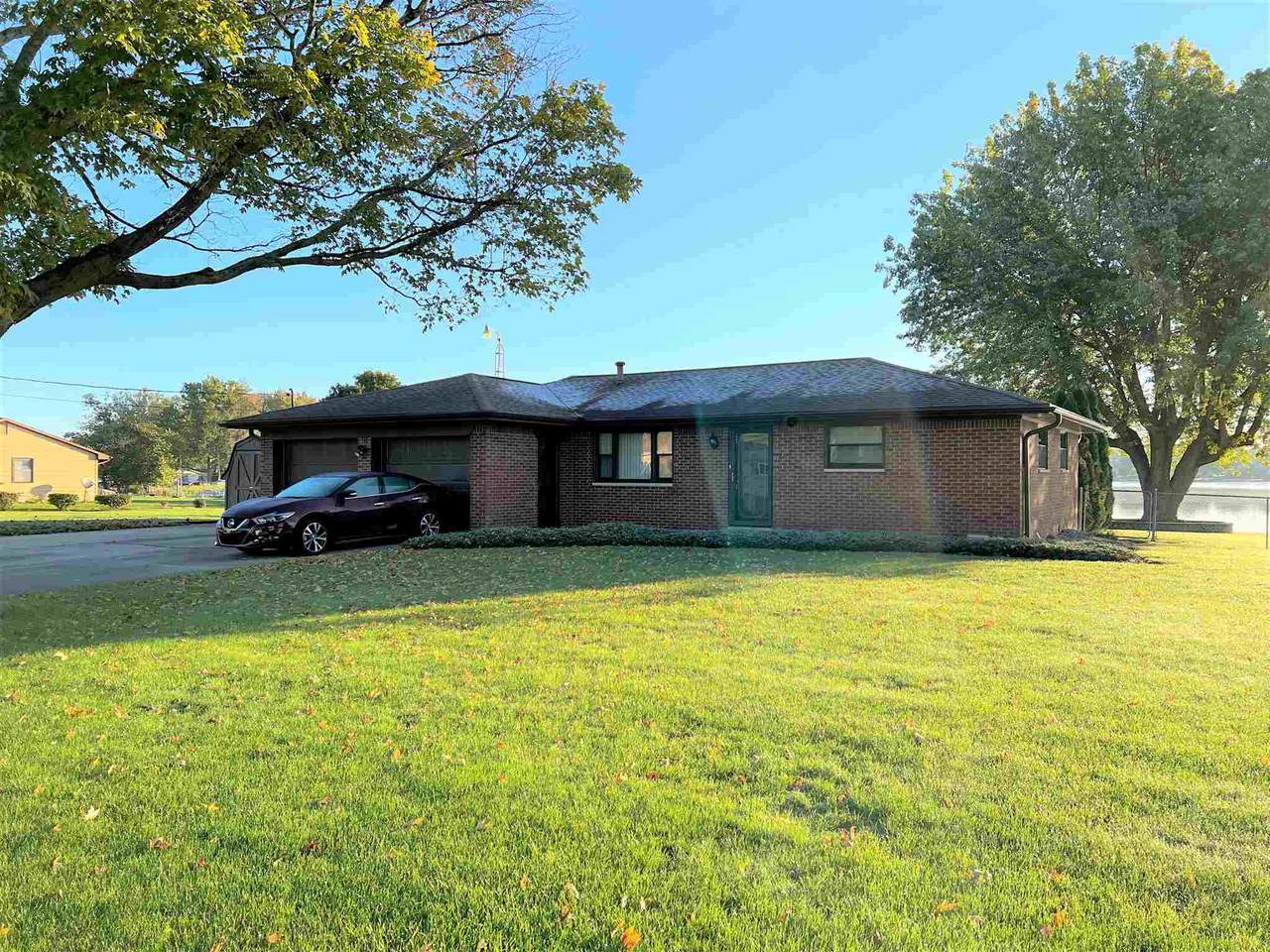 2832 Lakeview Drive - Photo 1