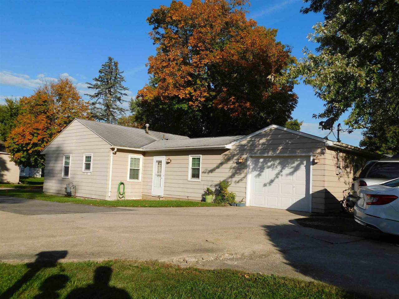 203 Maple - Photo 1