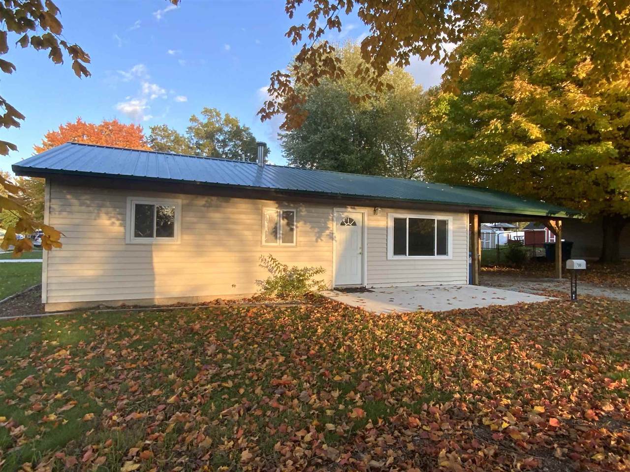 700 Lynnwood Drive - Photo 1
