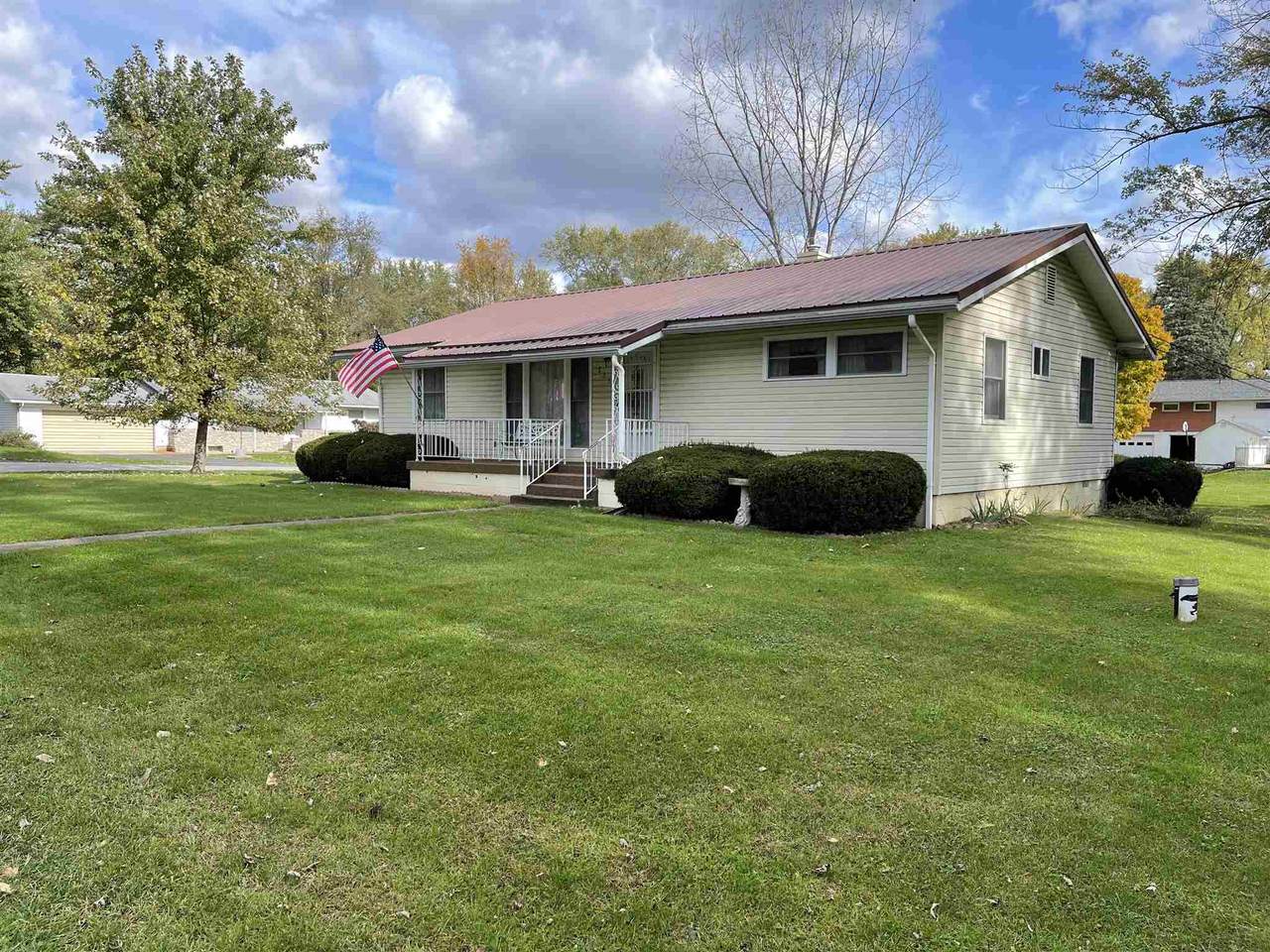 827 Mayfair Drive - Photo 1