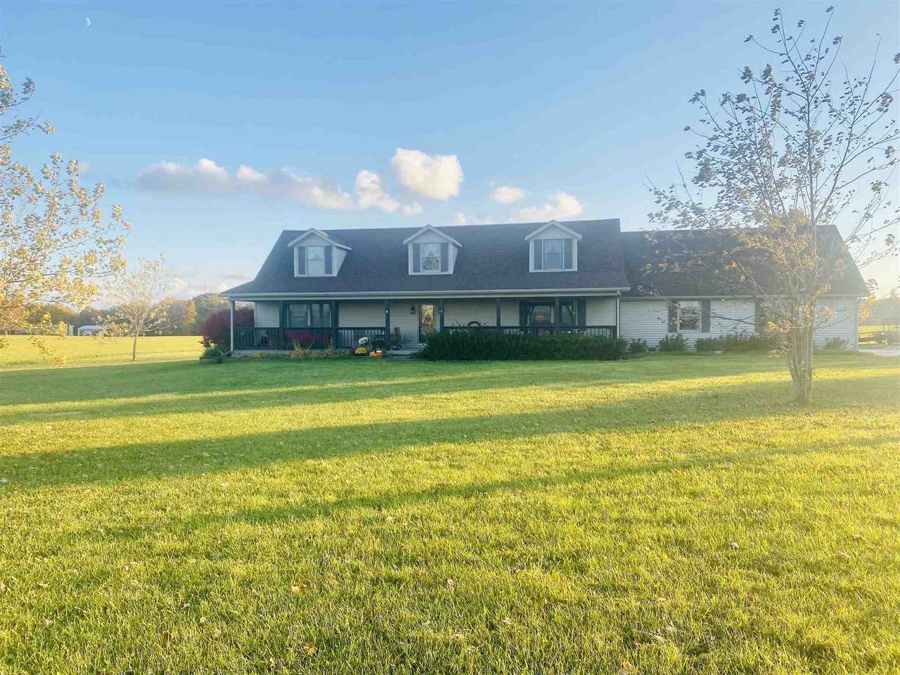 2525 100 W Road - Photo 1