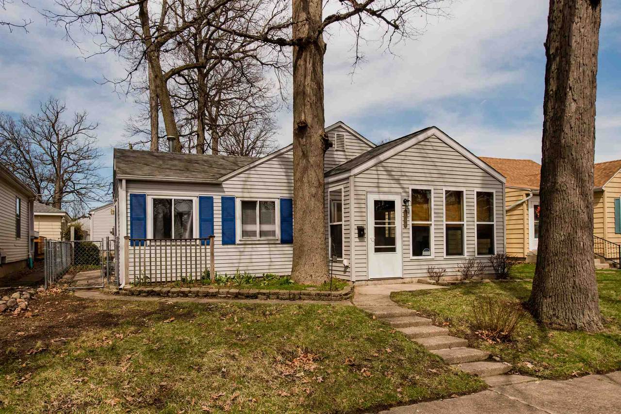 2307 Kenwood Avenue - Photo 1