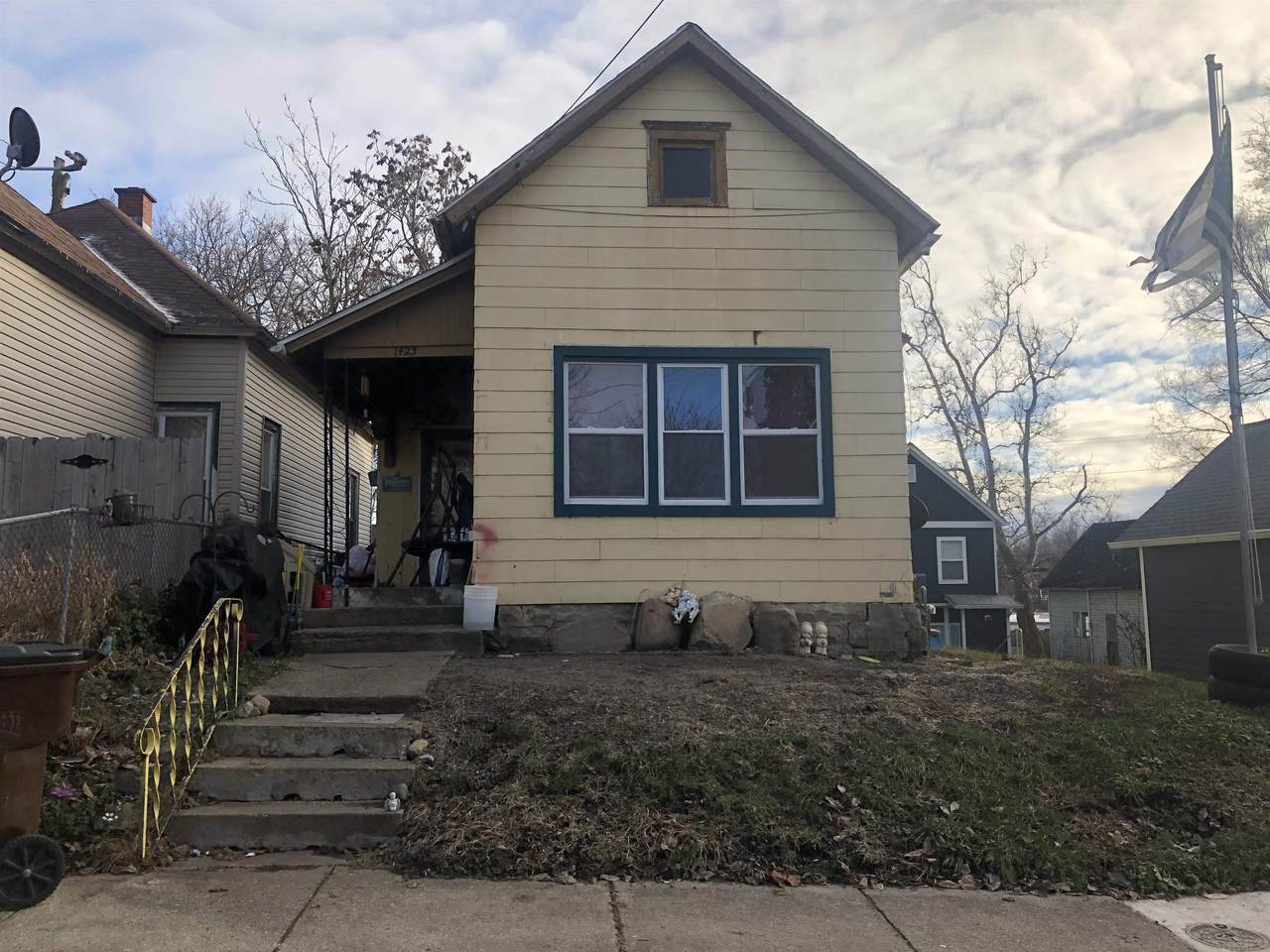 1423 Usher Street - Photo 1
