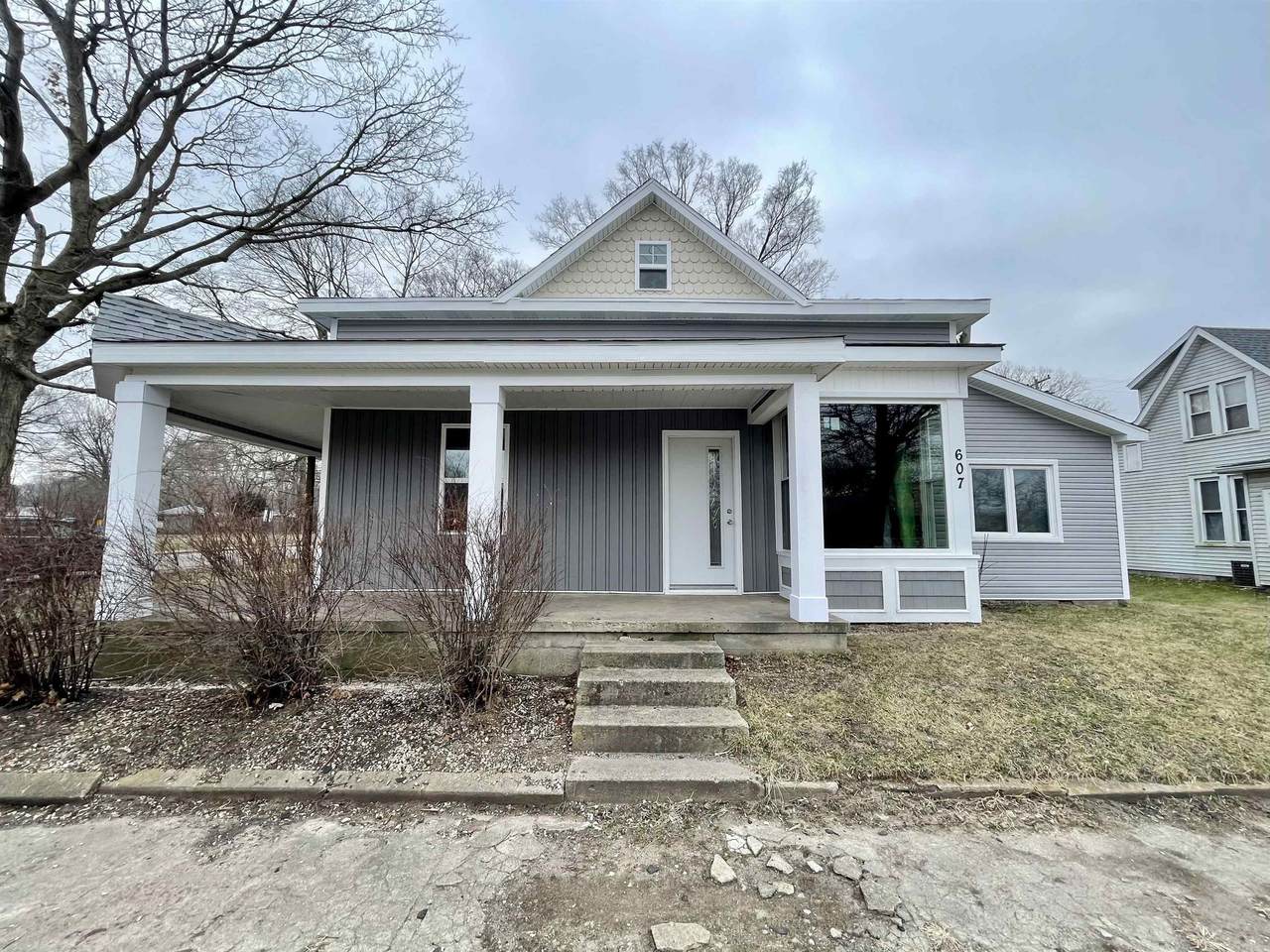 607 Perry Street - Photo 1