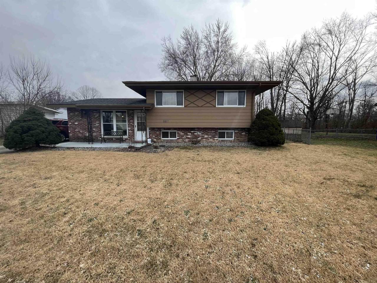 5817 Peshewa Court - Photo 1