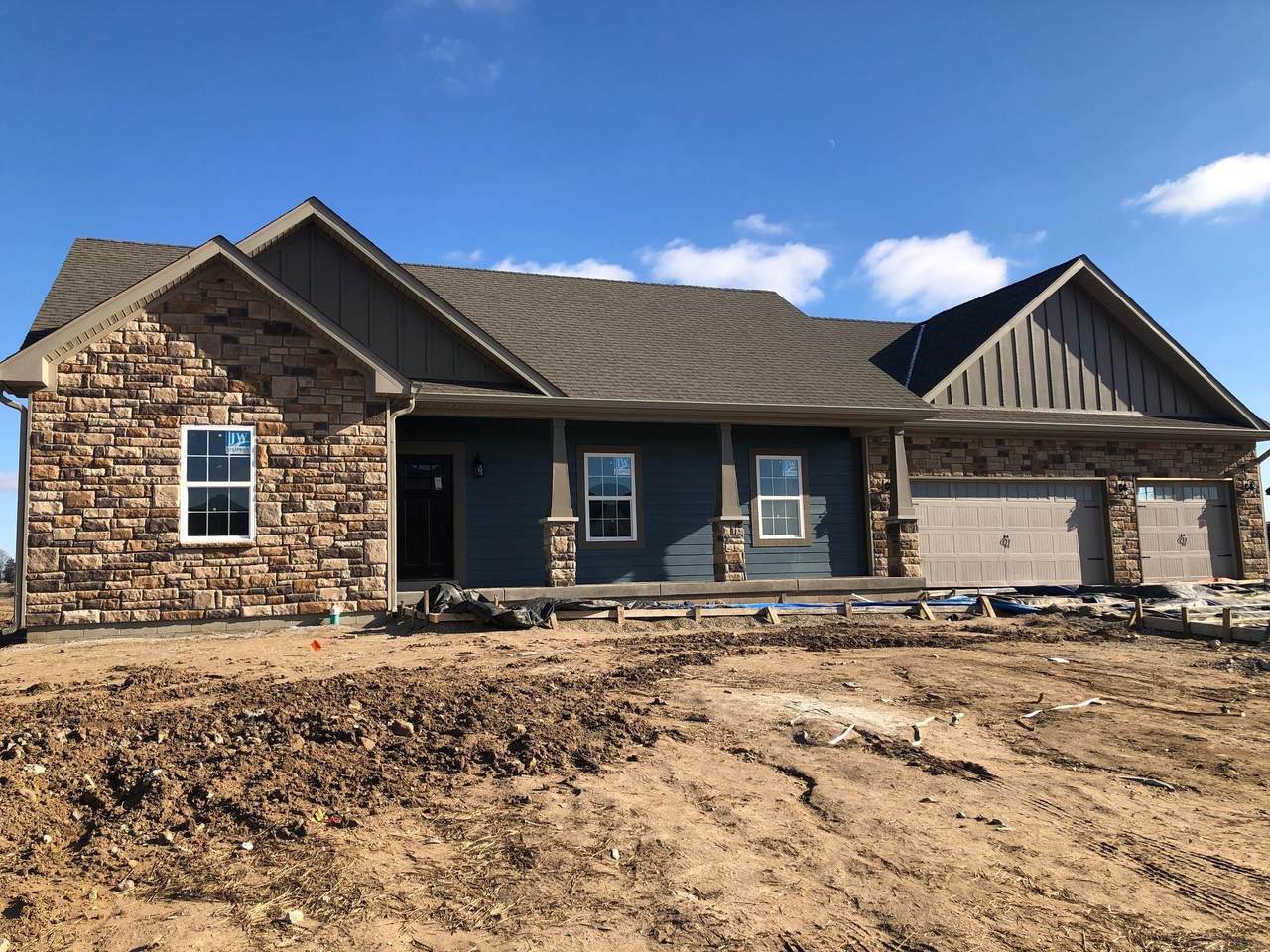 206 Eagle Drive - Photo 1