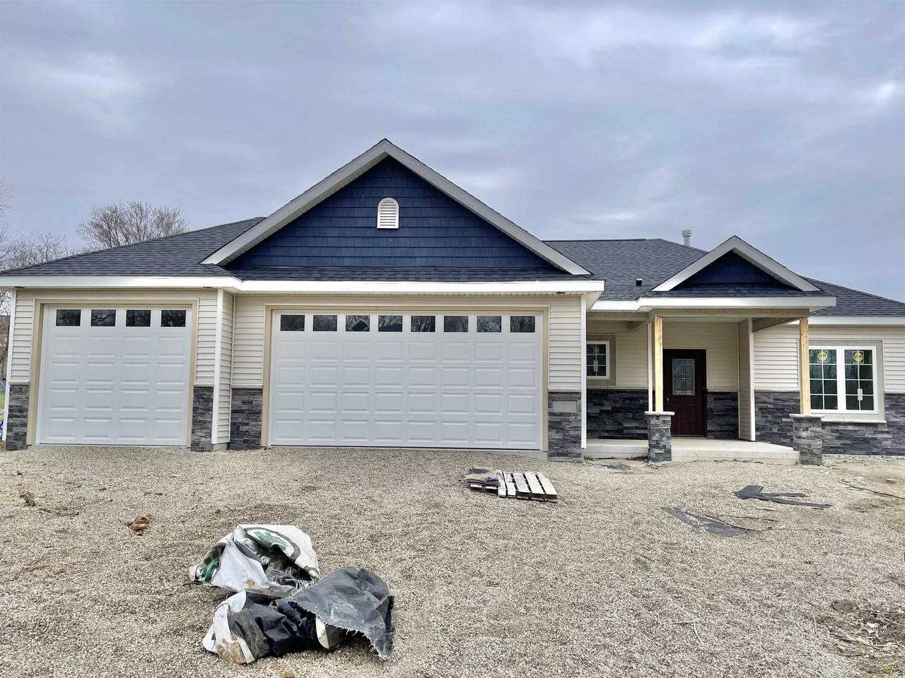 2262 Highlander Drive - Photo 1