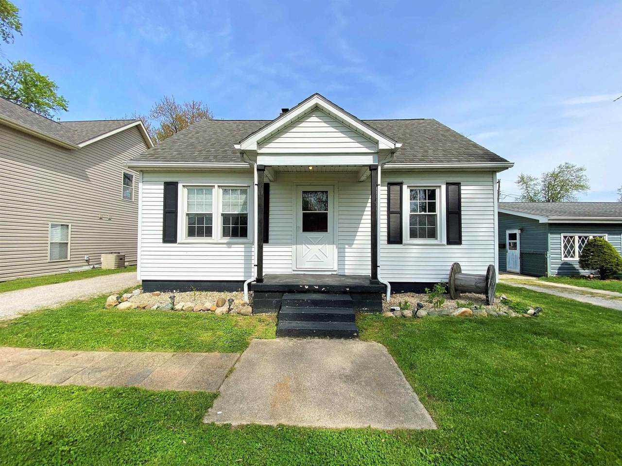 10561 Lakeview Drive - Photo 1