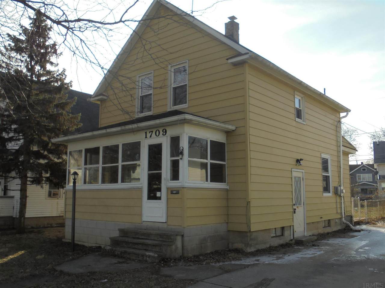1709 Tecumseh Street - Photo 1