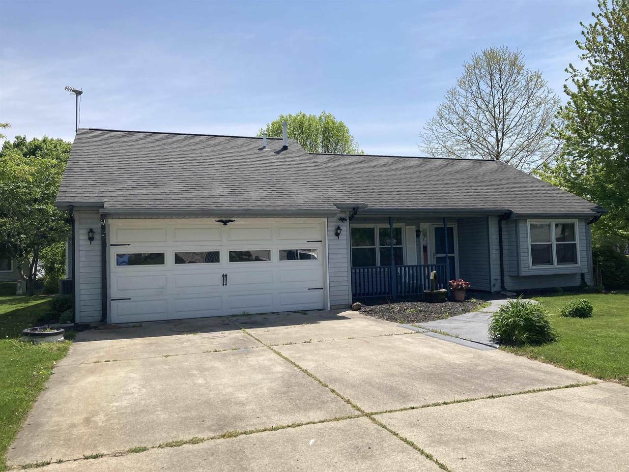 422 Linnwood Drive - Photo 1