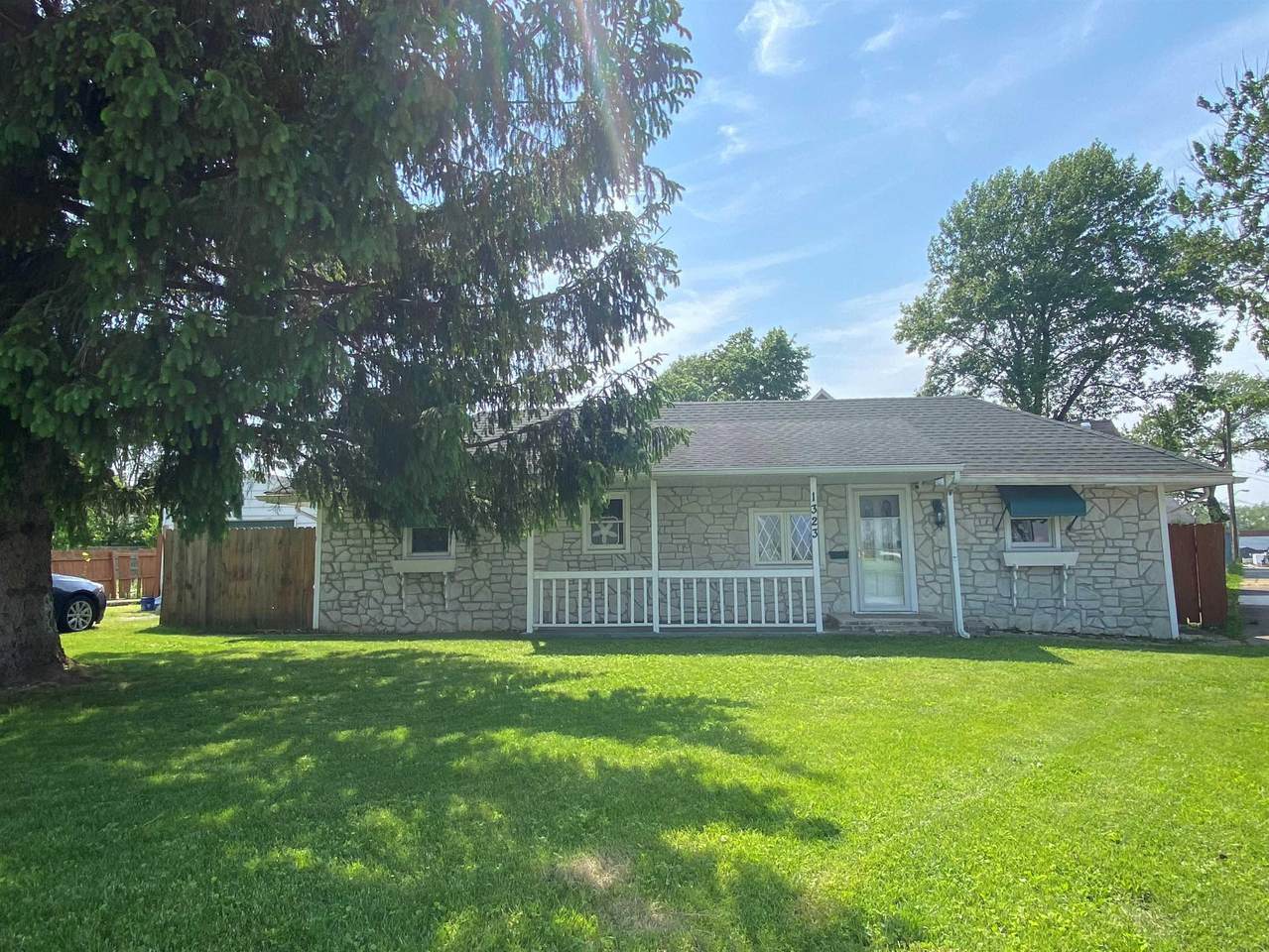1323 Murden Street - Photo 1