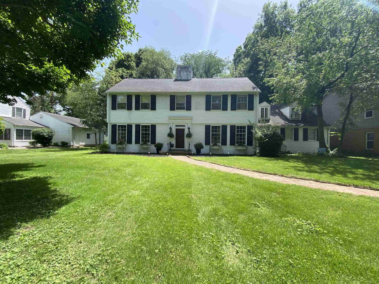 2607 Broadway - Photo 1