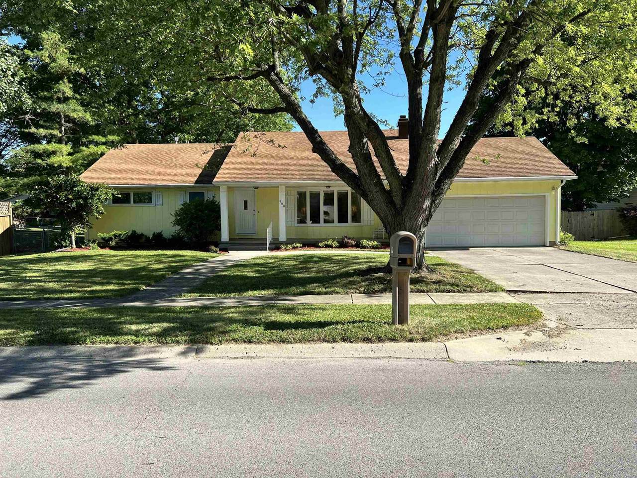 908 Chapel Pike - Photo 1