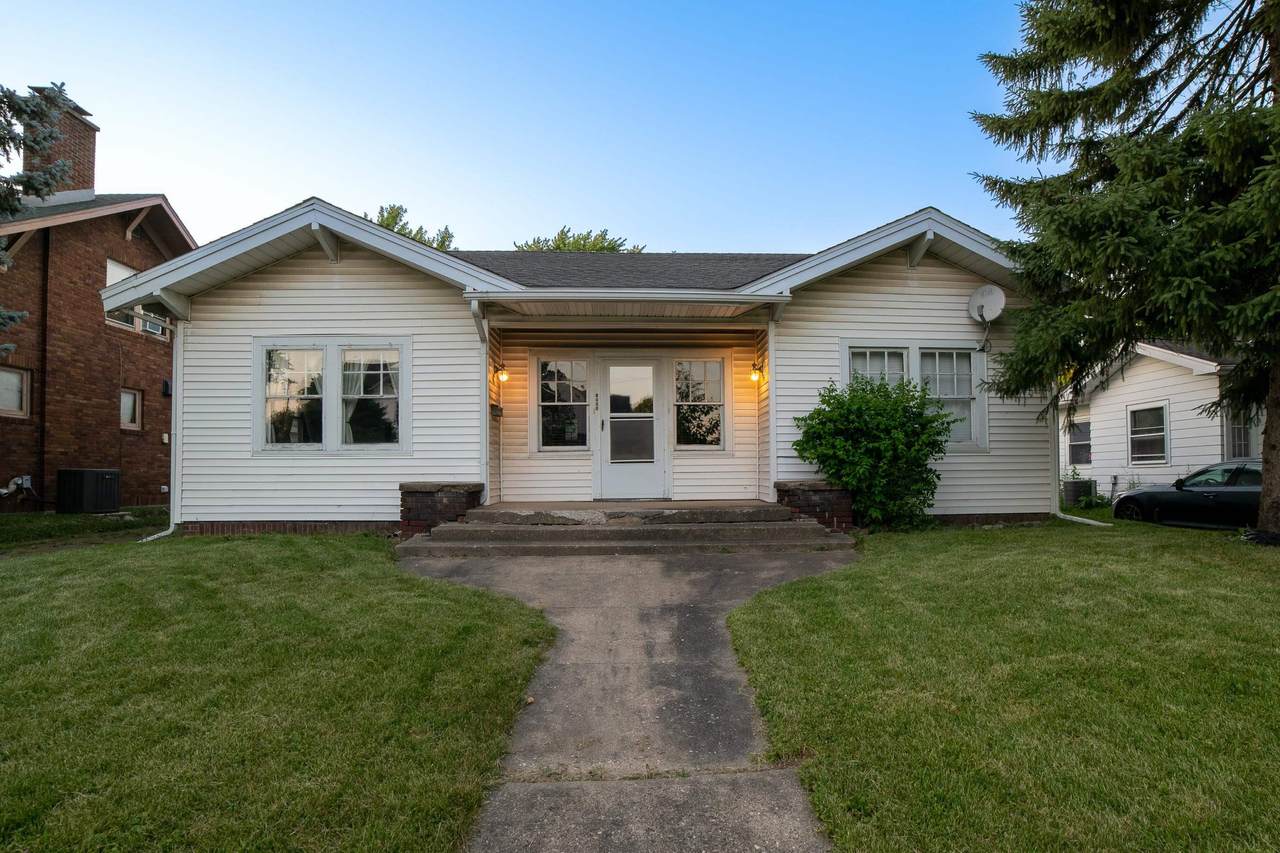 2904 South Street - Photo 1