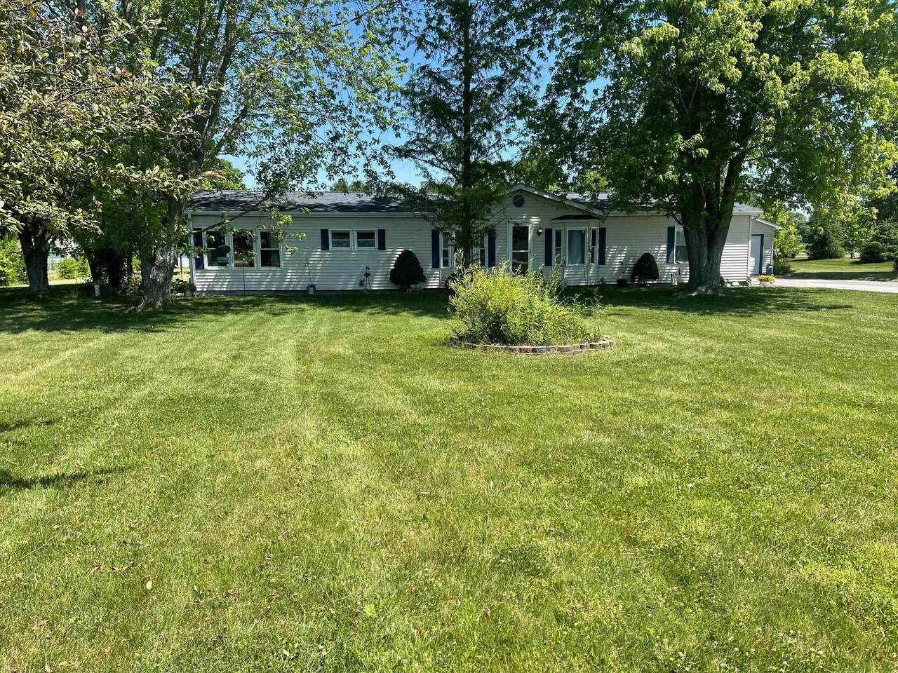7578 100 S Road - Photo 1