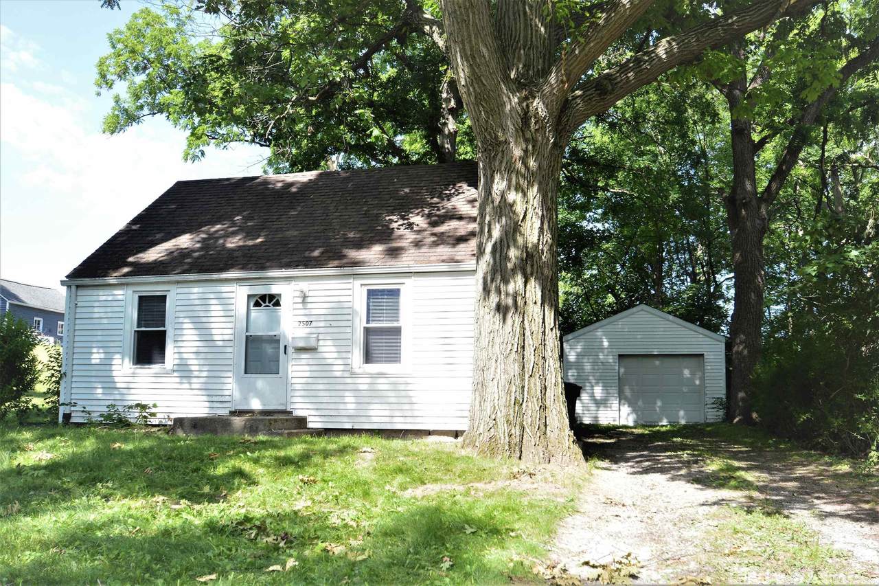 2507 Poinsette Drive - Photo 1
