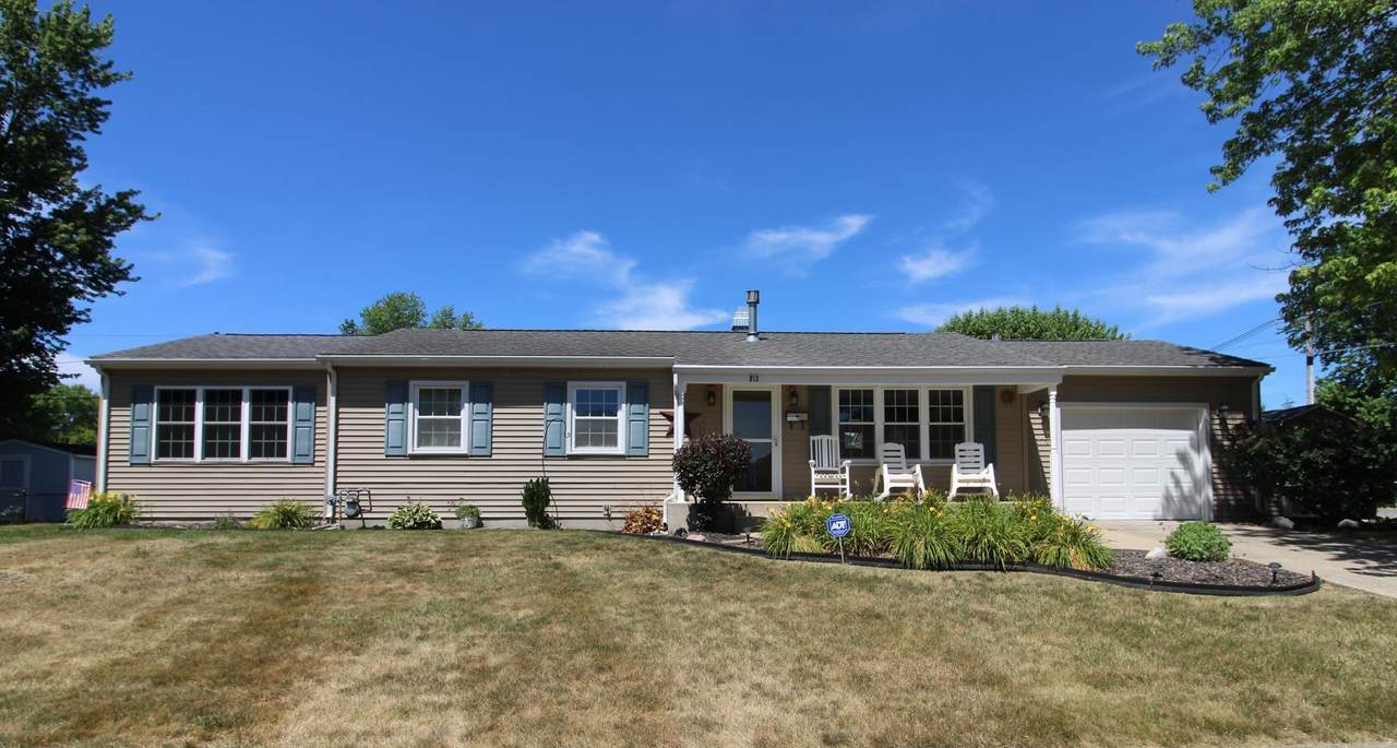 813 Chestnut Drive - Photo 1