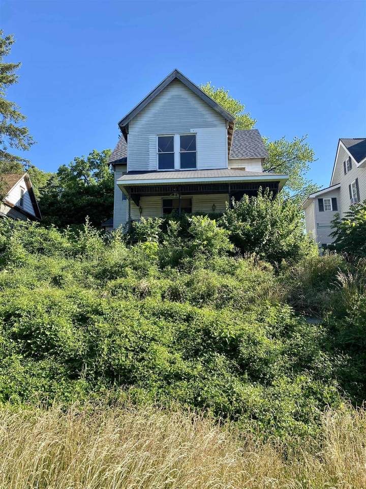 708 5TH Street - Photo 1