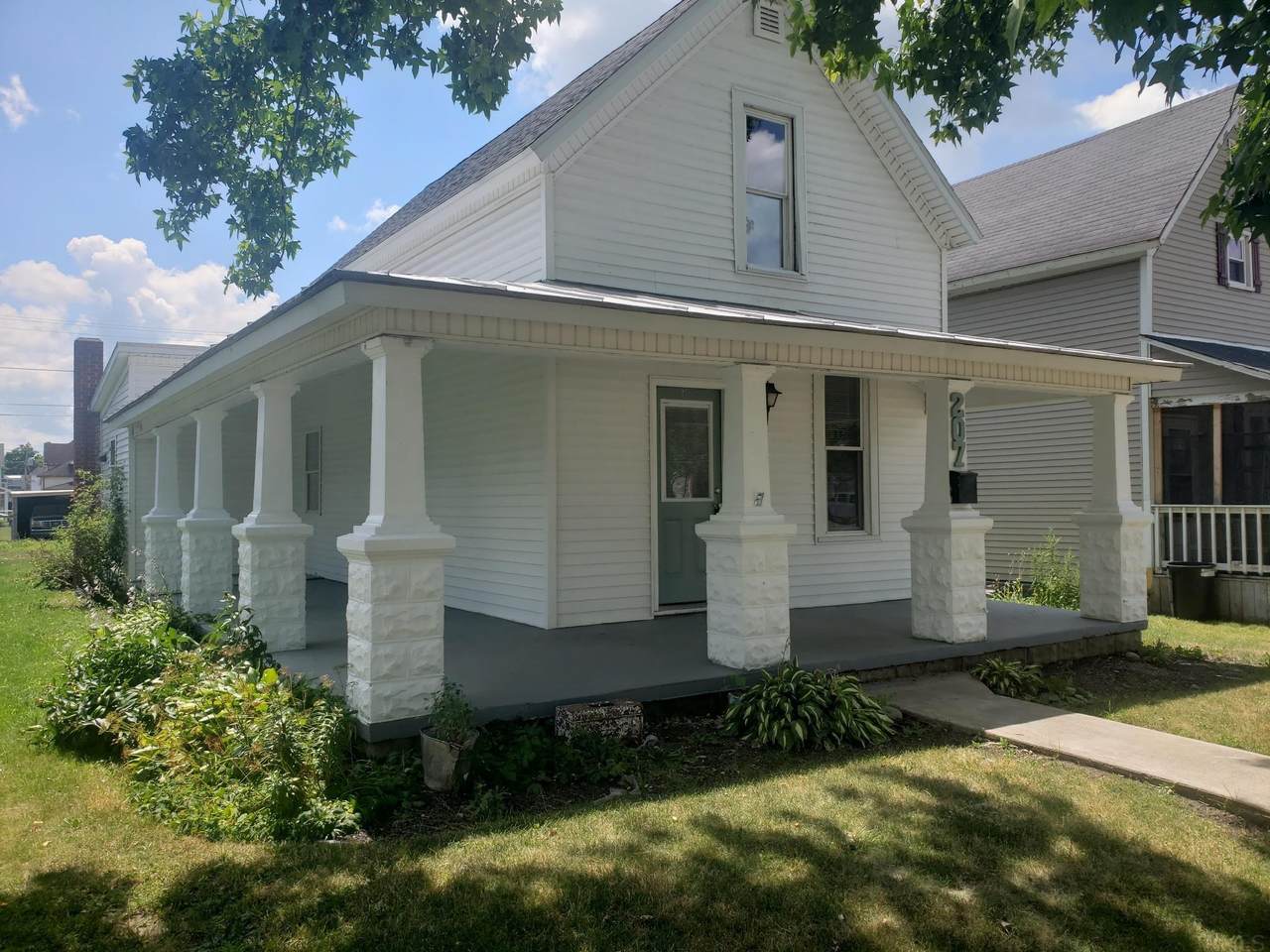 207 8th Street - Photo 1