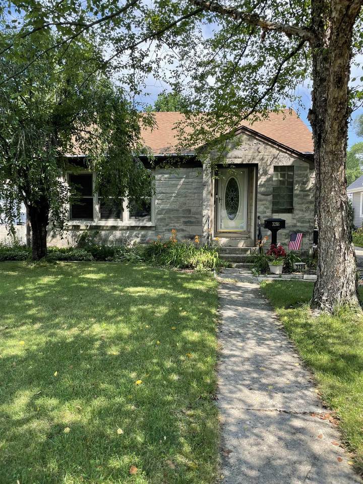 3206 Broadway - Photo 1