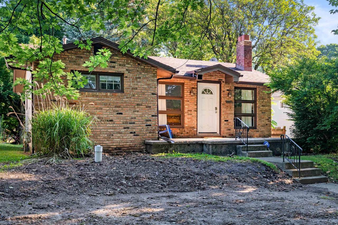 624 University Avenue - Photo 1