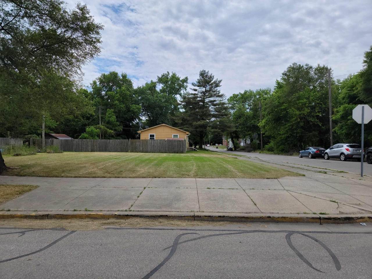 401 Middlebury Street - Photo 1
