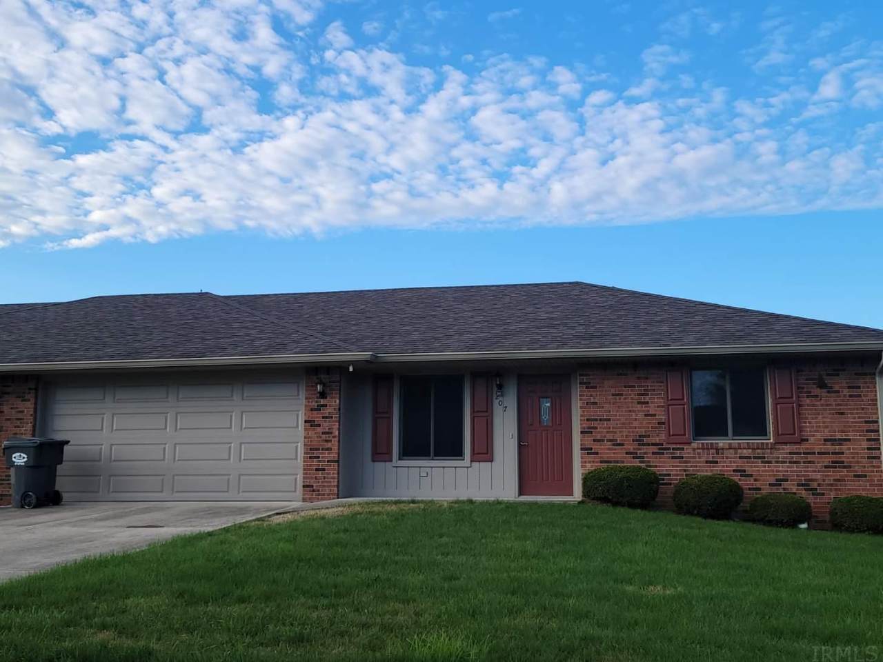 207 Saratoga Way - Photo 1