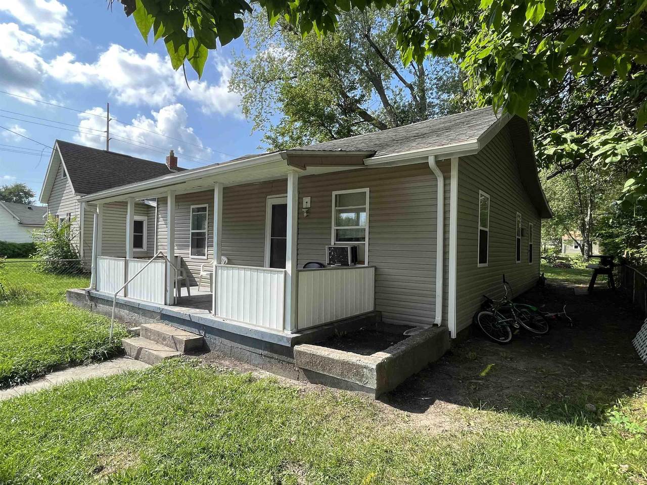 922 17Th Street - Photo 1