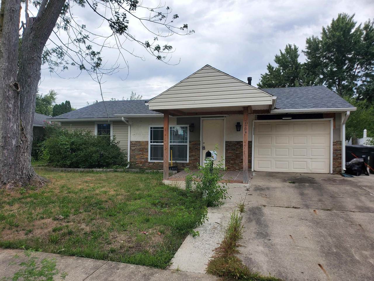 2004 Crowfoot Drive - Photo 1