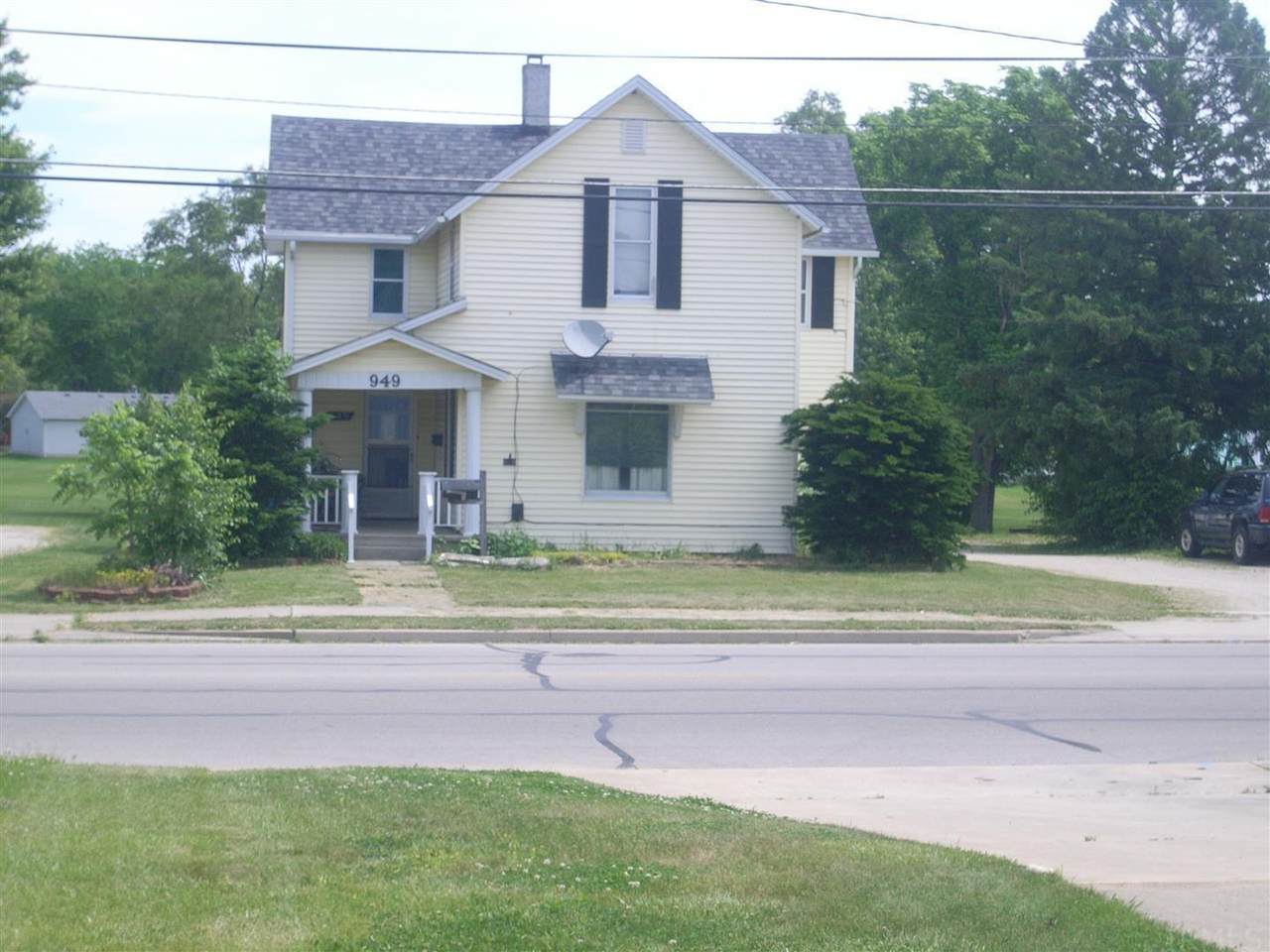 949 Mercer Avenue - Photo 1