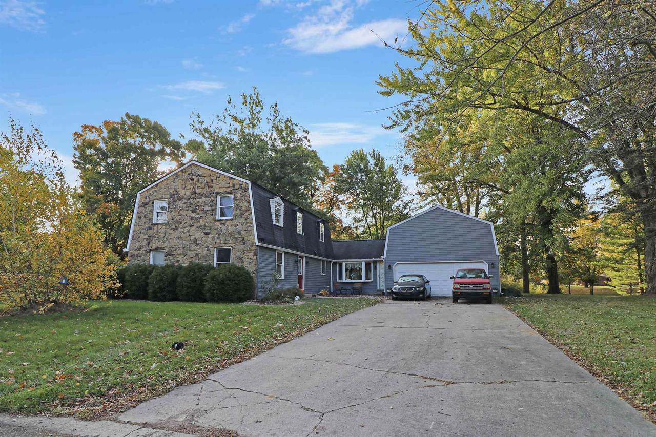 1495 Lakeview Drive - Photo 1