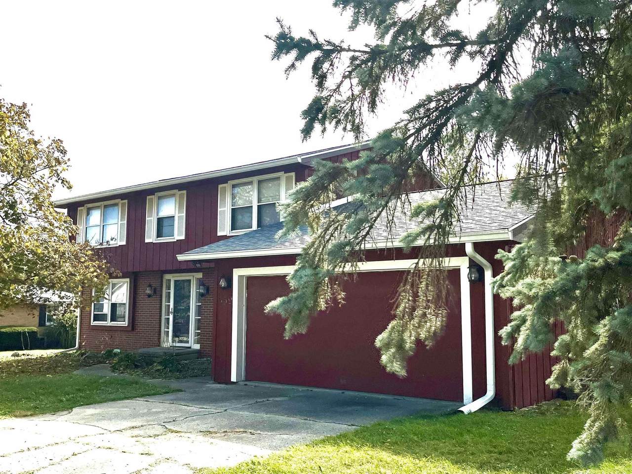 552 Circle Drive - Photo 1