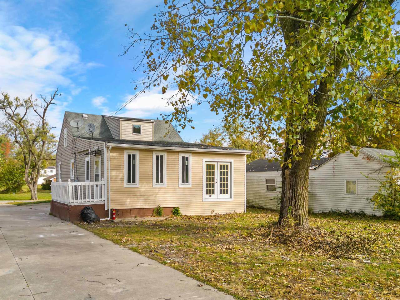 3814 Grayston Avenue - Photo 1