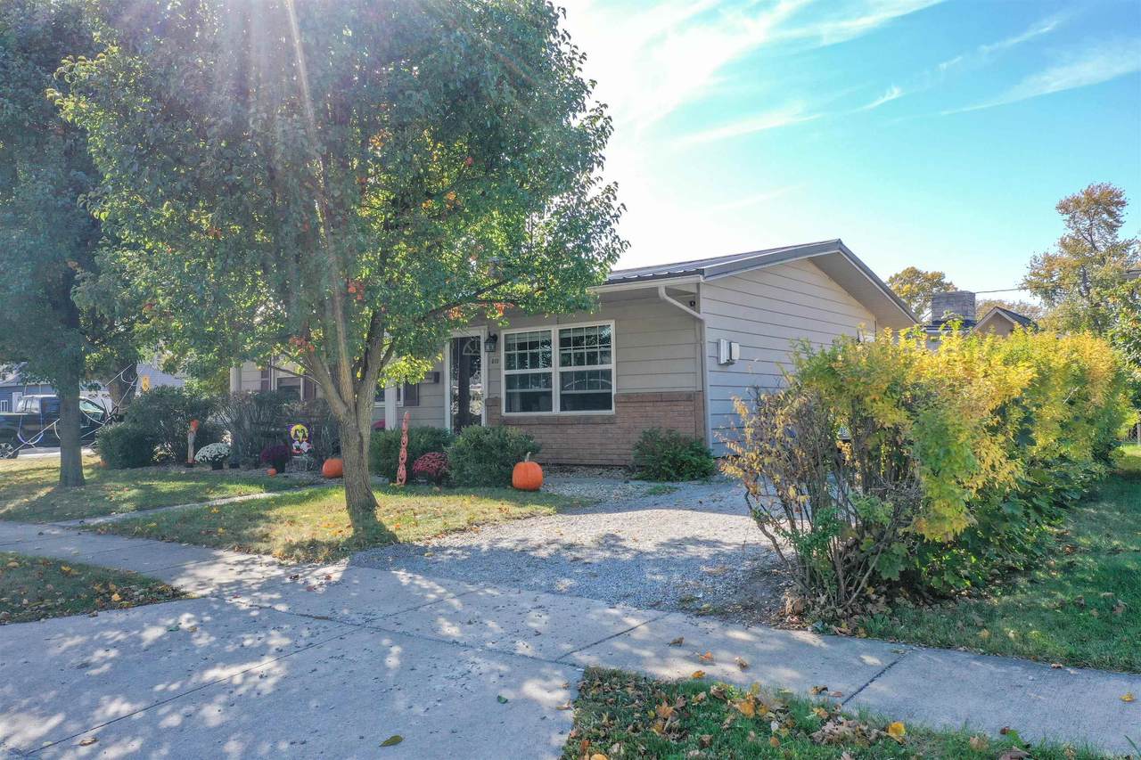510 Twin Lakes Avenue - Photo 1