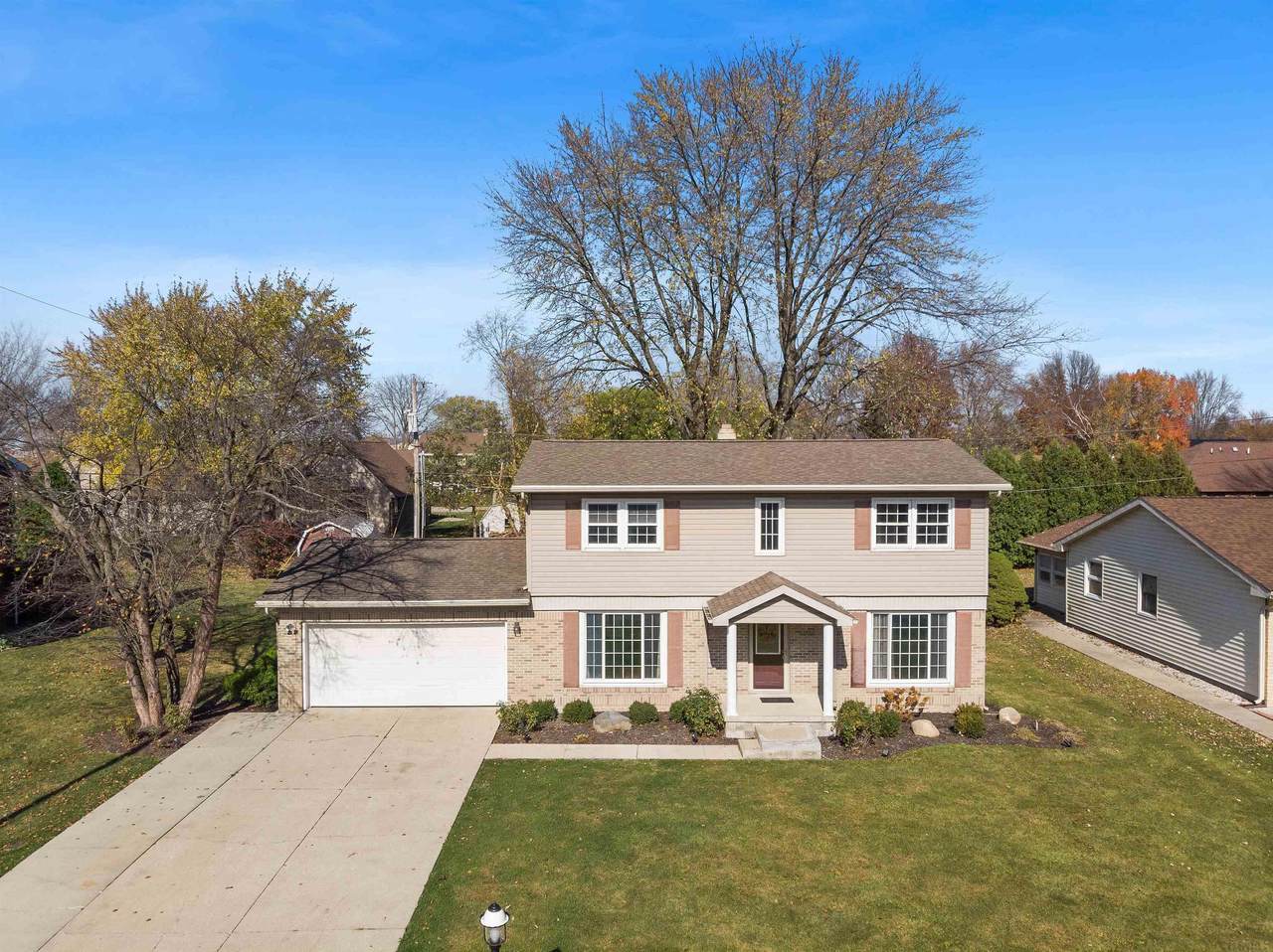 546 Oxford Drive - Photo 1