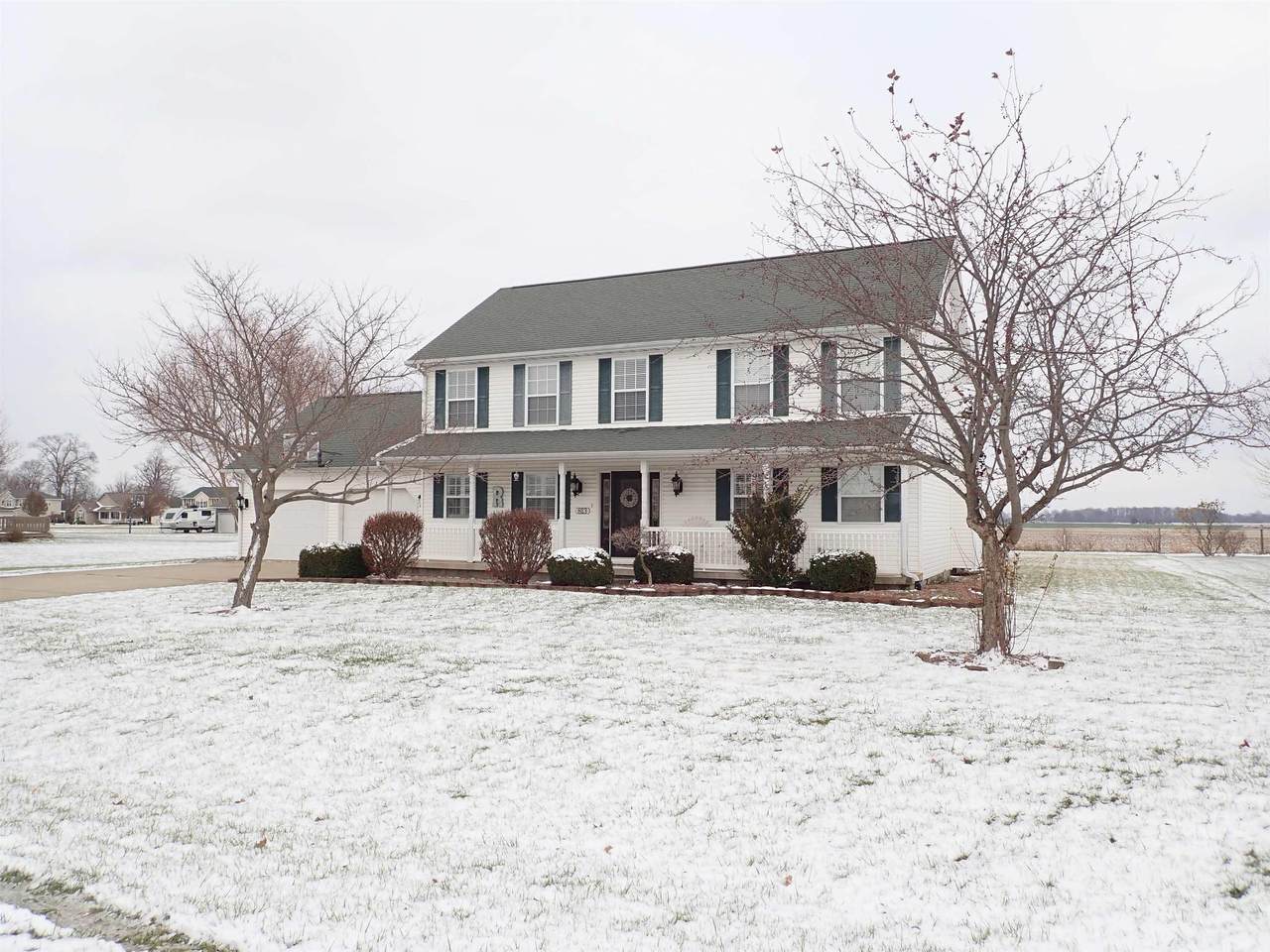 813 Maple Court - Photo 1