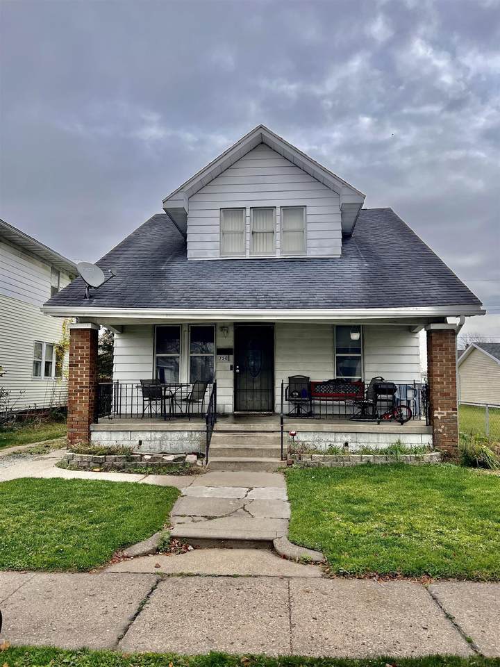 734 Philippa Street - Photo 1