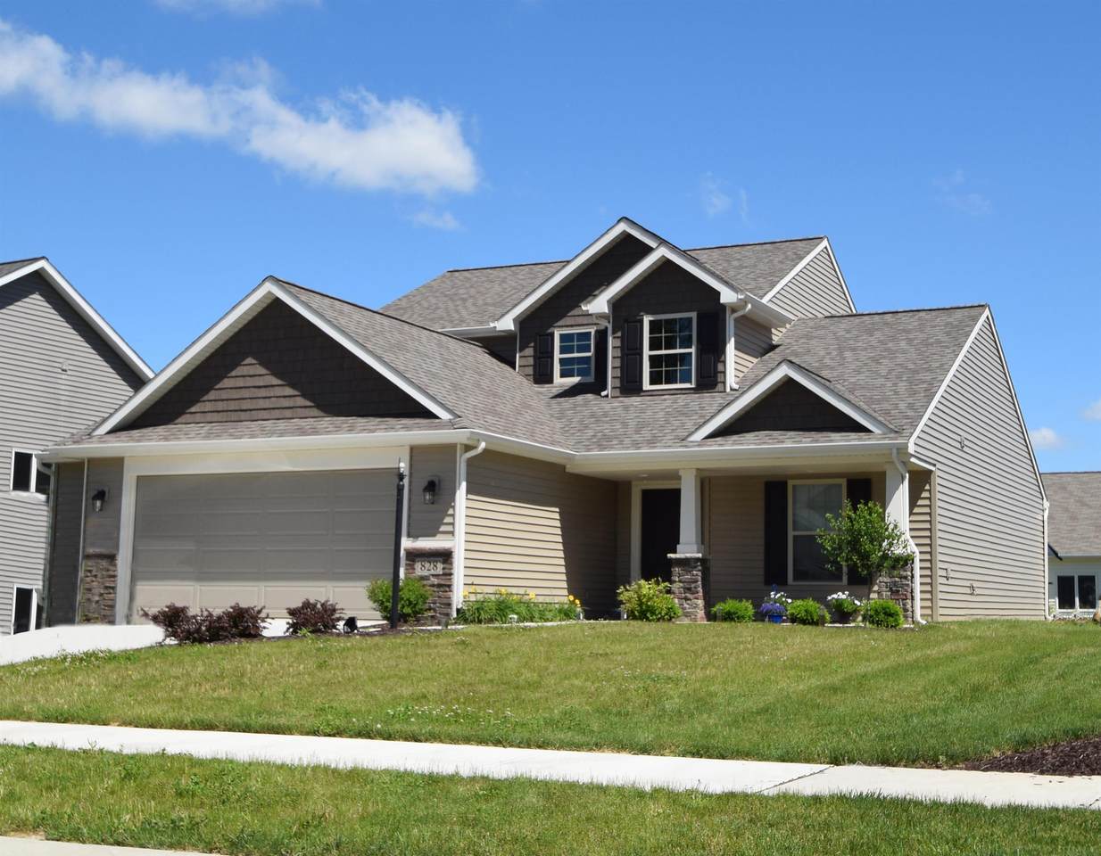 828 Crimson Cove - Photo 1