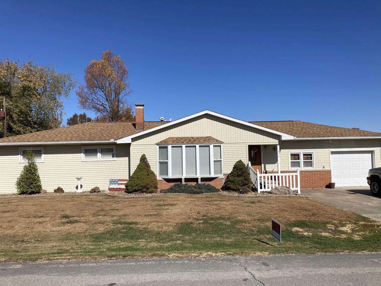 114 Center Drive - Photo 1