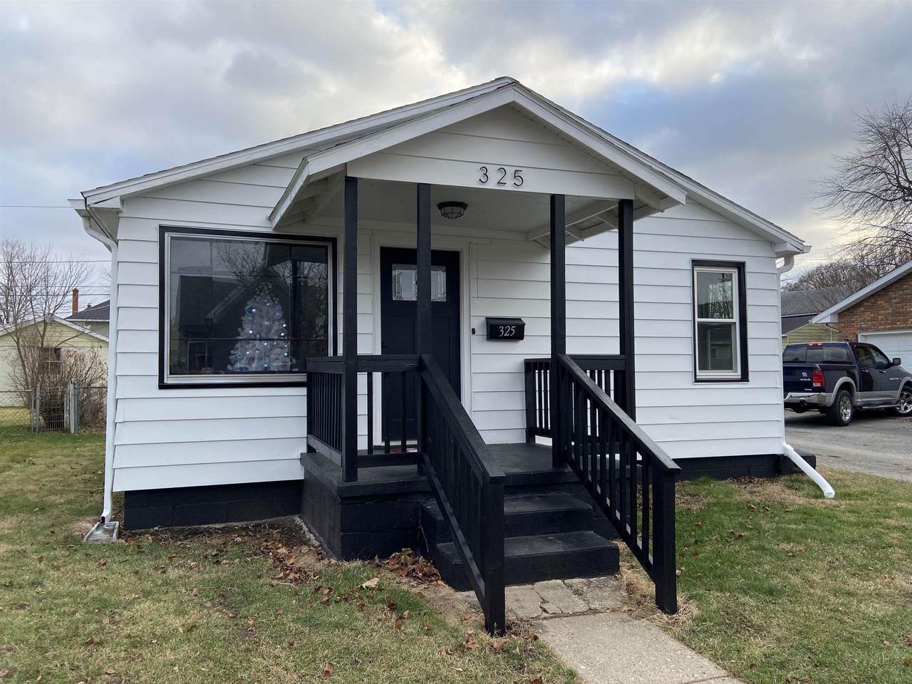 325 7th Street - Photo 1