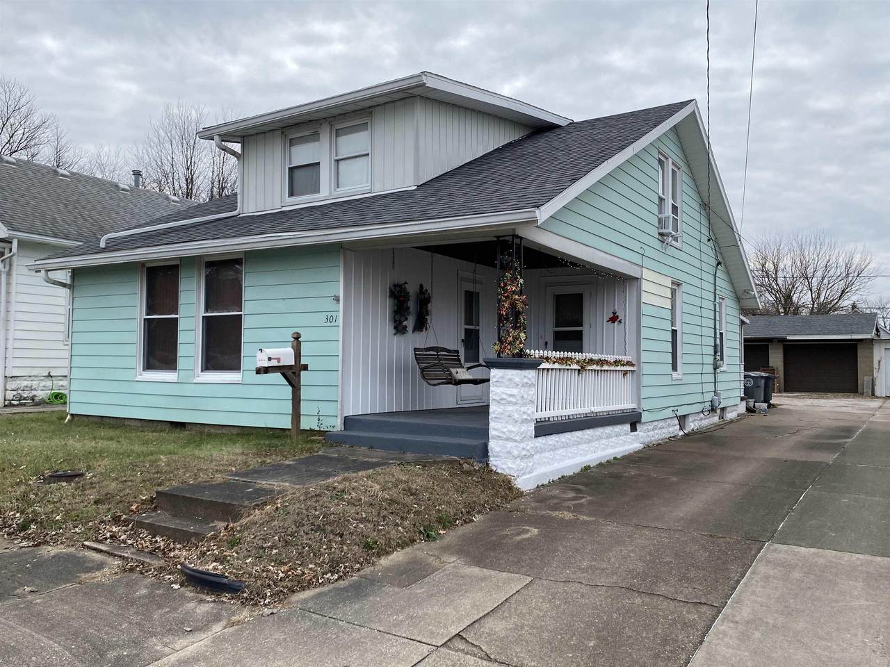 301 Richardt Avenue - Photo 1