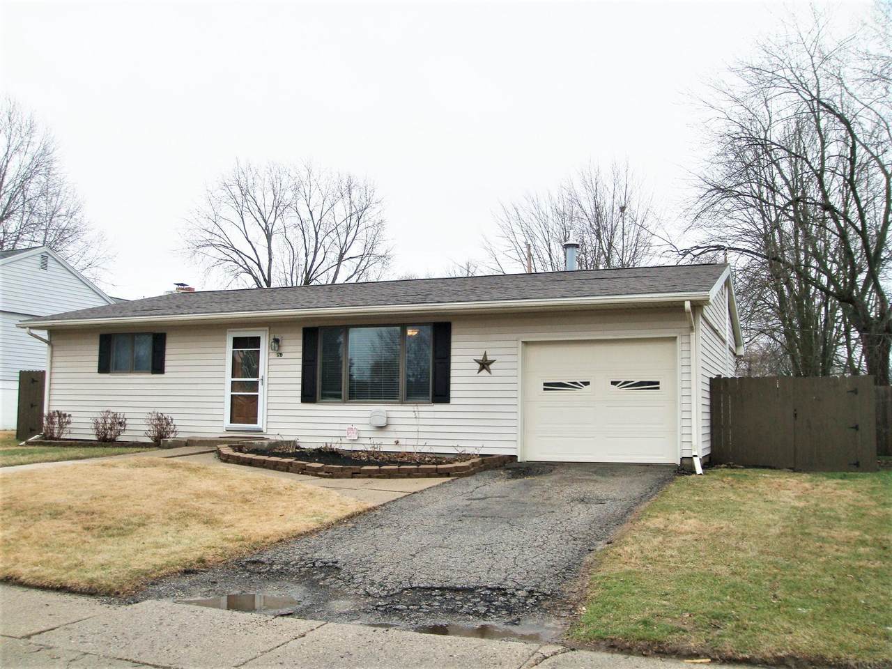 1719 Oakhill Road - Photo 1