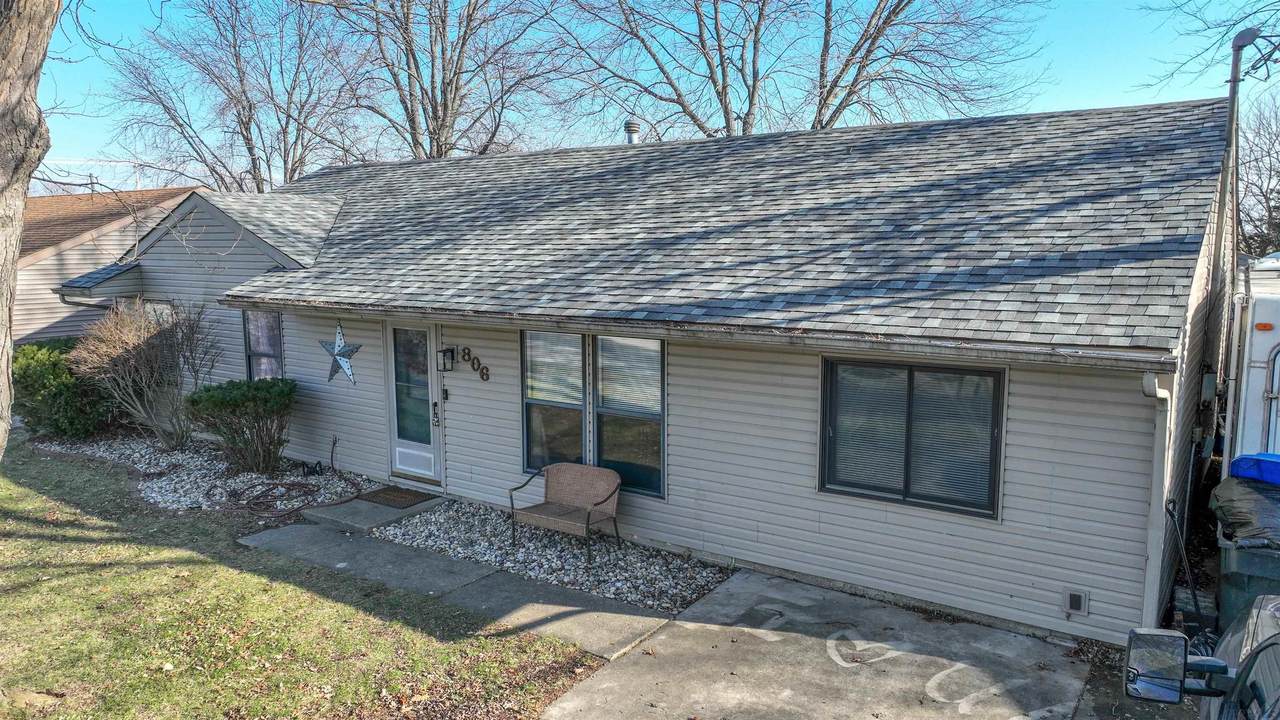 806 Brackney - Photo 1