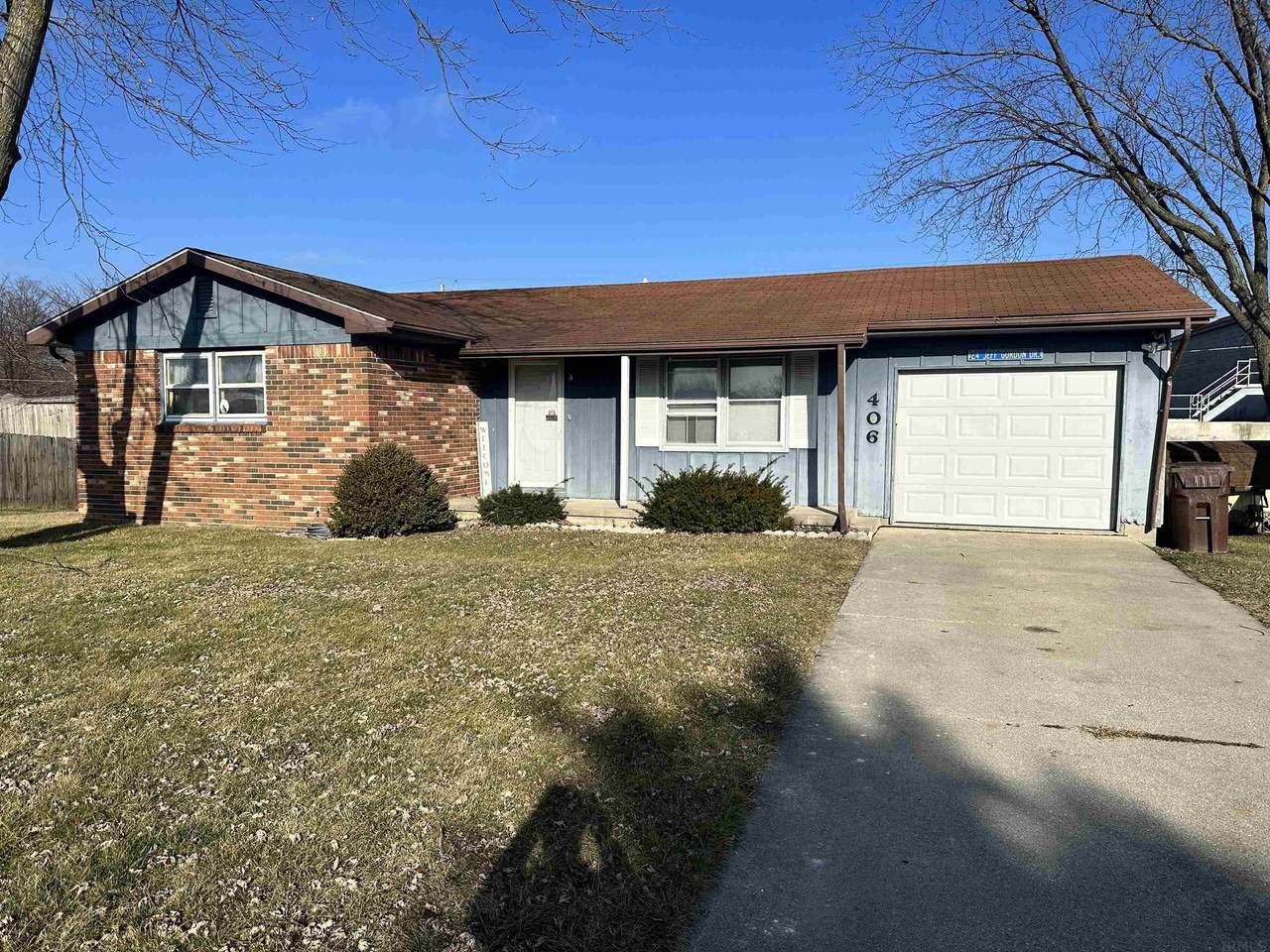 406 Woodcreek Drive - Photo 1