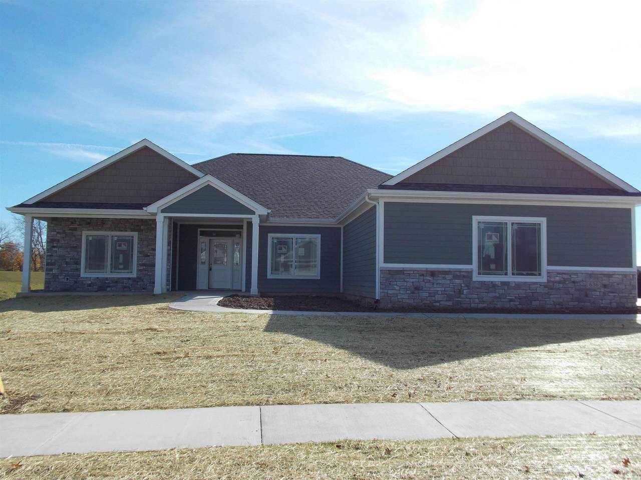 636 Sandringham Pass - Photo 1