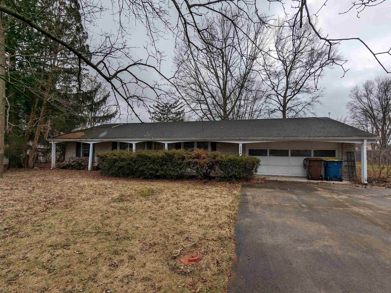1320 Kenwood Drive - Photo 1