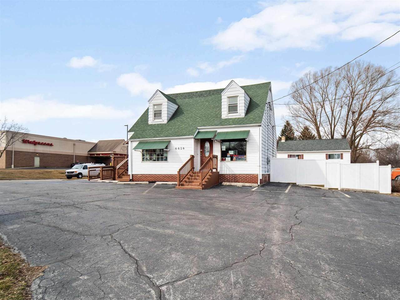 6616 Bluffton Road, Fort Wayne, IN 46809 (MLS 202302129) Barnes